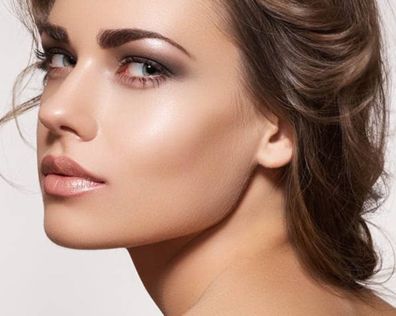 بررسی تفاوت های عمل پروتز گونه و تزریق ژل گونه